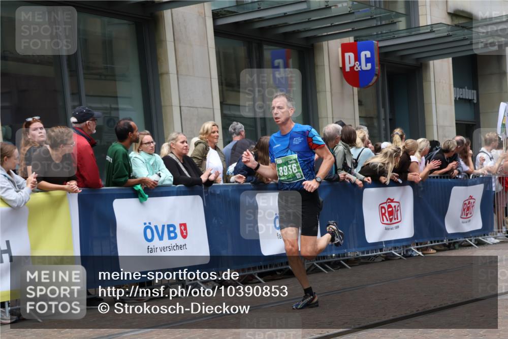13.09.2026 - 21. swb-Marathon Bremen Strokosch-Dieckow http://msf.ph/oto/10390853 13.09.2026 13:04:18 Ziel 744, 1223, 1224, 1712, 1860, 2207, 2956, 5283, 7871, 8701, 8936, 9070, 13034, 650, 895, 2094, 3284, 3424, 4110, 4236, 4239, 6815, 9061, 9129, 9544, 9813 meine-sportfotos.de