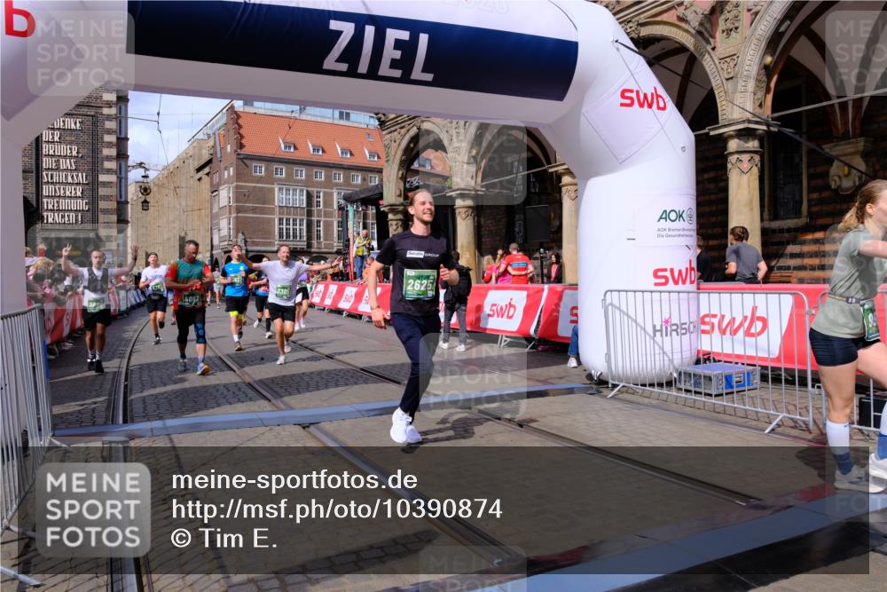 13.09.2026 - 21. swb-Marathon Bremen Tim E. http://msf.ph/oto/10390874 13.09.2026 13:35:41 Ziel 1150, 2003, 2041, 2090, 2318, 2356, 2625, 2866, 3055, 3311, 3621, 3916, 4062, 4635, 4985, 5016, 5661, 6315, 6320, 6418, 6837, 7285, 7305, 7377, 7703, 8300, 8401, 8530, 8773, 8915, 9526, 9527, 9845, 9887 meine-sportfotos.de
