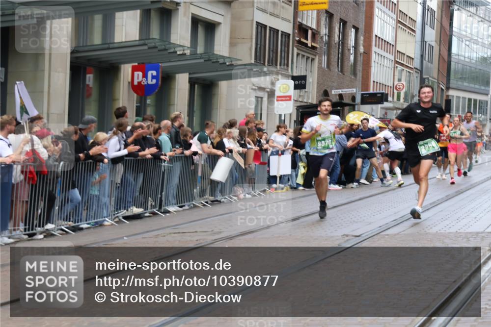 13.09.2026 - 21. swb-Marathon Bremen Strokosch-Dieckow http://msf.ph/oto/10390877 13.09.2026 13:04:23 Ziel 744, 1223, 1224, 1712, 1860, 2207, 2646, 2956, 5283, 5674, 7538, 7814, 8054, 8701, 8936, 9070, 9306, 9689, 13034, 13187, 650, 1860, 2094, 3284, 3424, 4110, 4239, 6815, 7871, 9544, 9813 meine-sportfotos.de