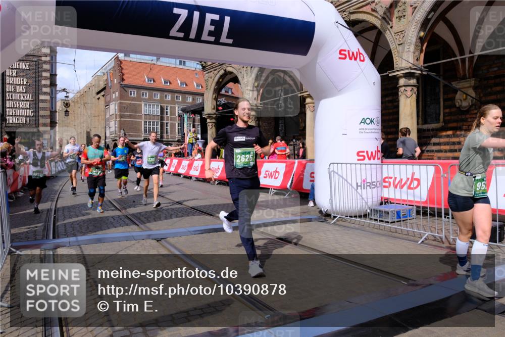 13.09.2026 - 21. swb-Marathon Bremen Tim E. http://msf.ph/oto/10390878 13.09.2026 13:35:41 Ziel 1150, 2003, 2041, 2090, 2318, 2356, 2625, 2866, 3055, 3311, 3621, 3916, 4062, 4635, 4985, 5016, 5661, 6315, 6320, 6418, 6837, 7285, 7305, 7377, 7703, 8300, 8401, 8530, 8773, 8915, 9526, 9527, 9845, 9887 meine-sportfotos.de