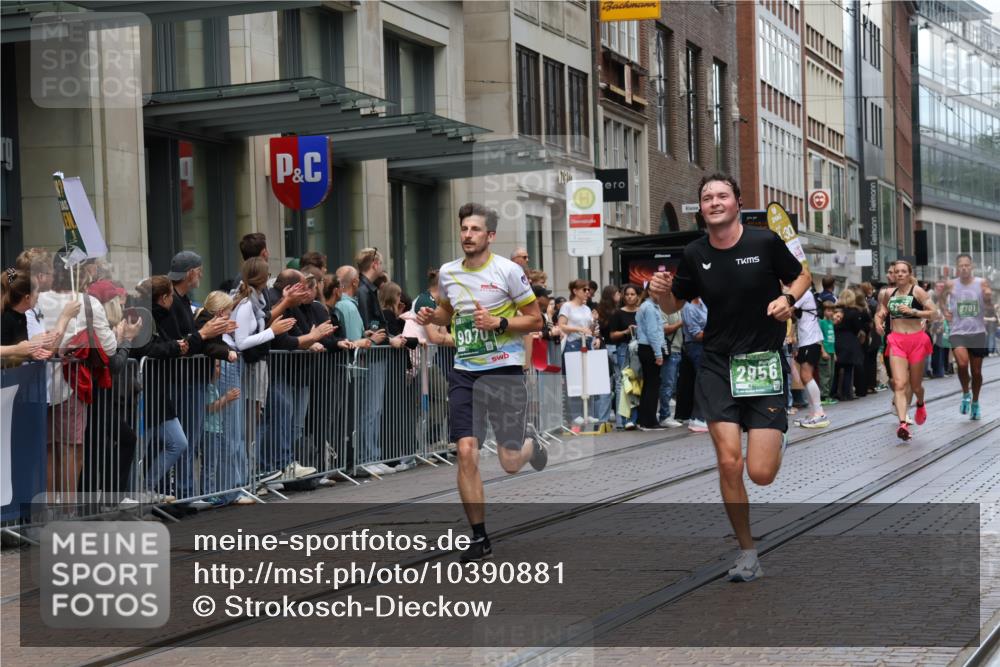 13.09.2026 - 21. swb-Marathon Bremen Strokosch-Dieckow http://msf.ph/oto/10390881 13.09.2026 13:04:24 Ziel 744, 1223, 1224, 1712, 2207, 2646, 2956, 5283, 5674, 7538, 7814, 8054, 8701, 8936, 9070, 9306, 9689, 13034, 13187, 650, 1860, 3284, 3424, 4110, 4239, 6815, 7871, 9544, 9813 meine-sportfotos.de