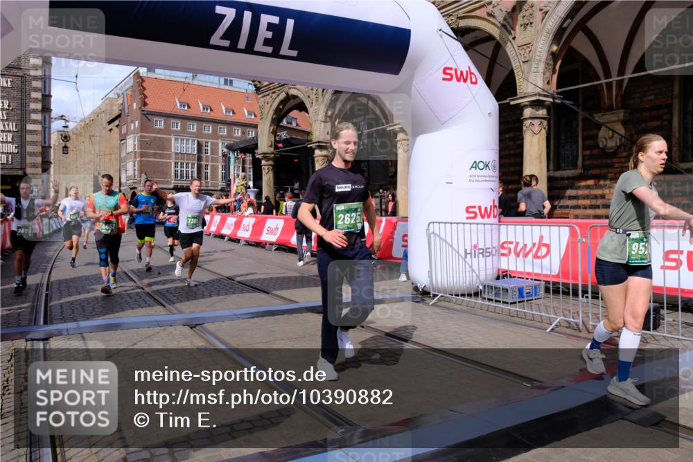 13.09.2026 - 21. swb-Marathon Bremen Tim E. http://msf.ph/oto/10390882 13.09.2026 13:35:41 Ziel 1150, 2003, 2041, 2090, 2318, 2356, 2625, 2866, 3055, 3311, 3621, 3916, 4062, 4635, 4985, 5016, 5661, 6315, 6320, 6418, 6837, 7285, 7305, 7377, 7703, 8300, 8401, 8530, 8773, 8915, 9526, 9527, 9845, 9887 meine-sportfotos.de