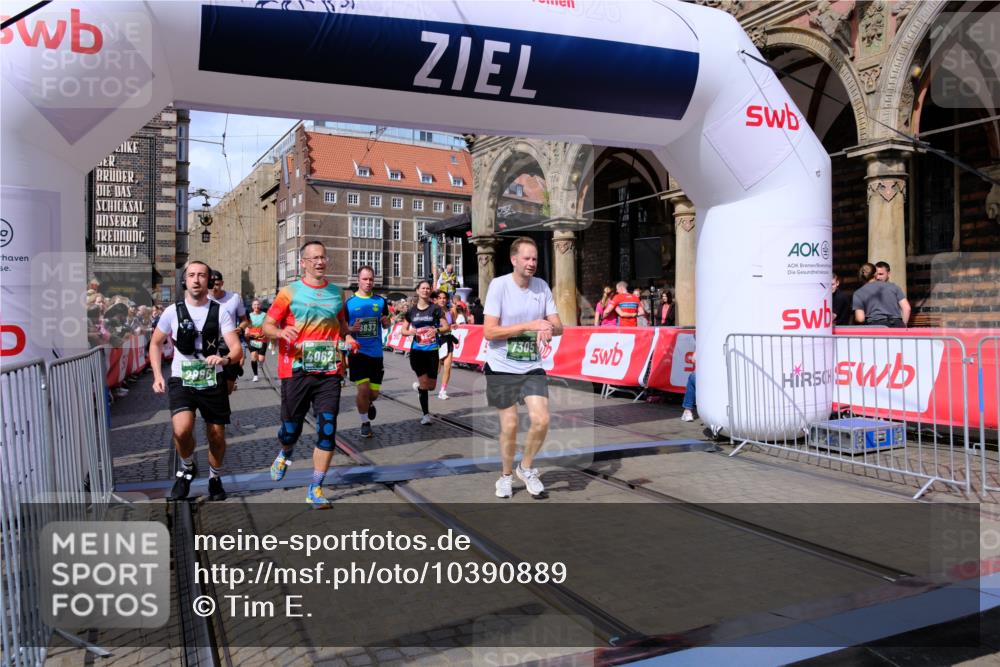 13.09.2026 - 21. swb-Marathon Bremen Tim E. http://msf.ph/oto/10390889 13.09.2026 13:35:42 Ziel 1150, 2003, 2041, 2090, 2318, 2356, 2625, 2866, 3055, 3311, 3621, 3916, 4062, 4326, 4635, 4985, 5016, 5661, 6315, 6320, 6418, 6837, 7285, 7305, 7377, 7703, 8300, 8401, 8530, 8773, 8915, 9526, 9527, 9845, 9887 meine-sportfotos.de
