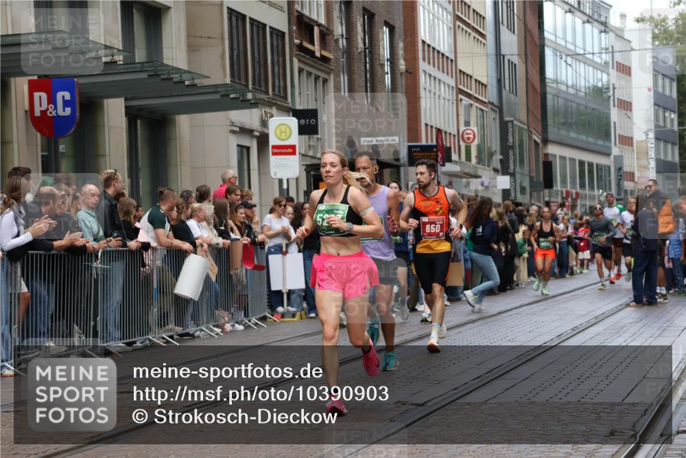 13.09.2026 - 21. swb-Marathon Bremen Strokosch-Dieckow http://msf.ph/oto/10390903 13.09.2026 13:04:27 Ziel 1223, 1224, 1712, 2207, 2646, 2956, 5283, 5674, 6708, 7538, 7814, 8054, 8701, 8936, 9070, 9306, 9495, 9689, 13034, 13187, 650, 744, 1860, 3284, 3424, 4110, 4239, 6815, 7871, 9813 meine-sportfotos.de