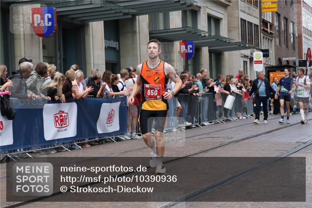 13.09.2026 - 21. swb-Marathon Bremen Strokosch-Dieckow http://msf.ph/oto/10390936 13.09.2026 13:04:31 Ziel 1712, 2646, 2956, 5283, 5674, 6708, 7538, 7814, 8054, 8701, 9070, 9306, 9495, 9689, 13187, 650, 744, 1223, 1224, 1860, 2207, 3284, 3424, 4110, 4239, 6815, 7871, 8936, 9813, 13034 meine-sportfotos.de