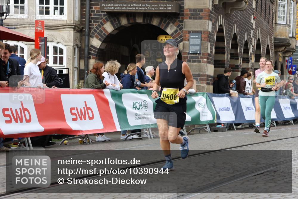 13.09.2026 - 21. swb-Marathon Bremen Strokosch-Dieckow http://msf.ph/oto/10390944 13.09.2026 11:14:47 Ziel 10303, 10395, 10396, 10586, 10722, 10784, 10854, 11041, 11140, 11173, 11363, 11703, 12100, 12112, 12431, 10271, 10557, 10605, 10752, 10776, 10805, 11085, 11288, 11645, 11673, 11876, 11974, 12191, 12193, 12333 meine-sportfotos.de