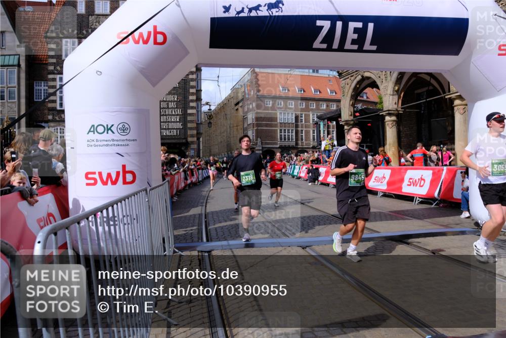 13.09.2026 - 21. swb-Marathon Bremen Tim E. http://msf.ph/oto/10390955 13.09.2026 13:35:51 Ziel 156, 607, 2041, 2090, 2318, 2356, 3055, 3087, 3226, 3621, 3704, 3780, 4326, 5308, 5661, 6315, 6418, 6465, 6466, 6644, 6649, 7285, 7377, 7597, 7675, 7700, 8401, 8530, 8816, 8915, 9784, 9845, 9862, 9887, 9892 meine-sportfotos.de