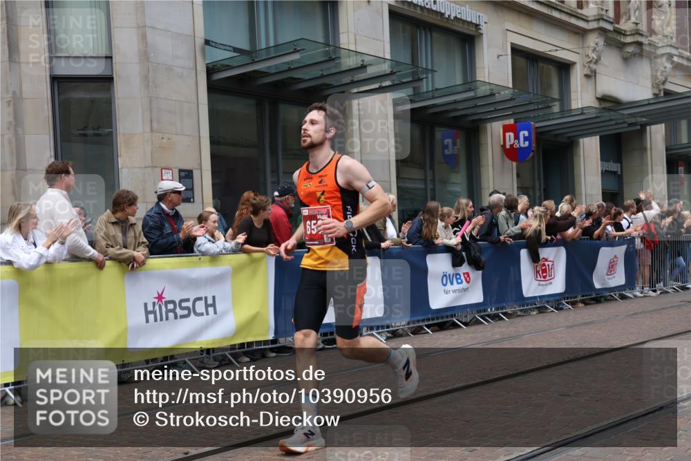 13.09.2026 - 21. swb-Marathon Bremen Strokosch-Dieckow http://msf.ph/oto/10390956 13.09.2026 13:04:33 Ziel 1712, 2646, 5283, 5674, 6708, 7538, 7814, 8054, 8701, 9070, 9306, 9495, 9689, 13187, 650, 744, 1223, 1224, 1860, 2207, 2956, 3284, 3424, 4110, 4239, 7871, 8936, 9813, 13034 meine-sportfotos.de