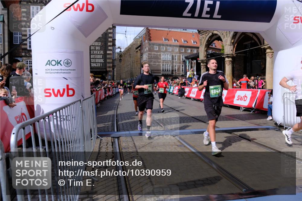 13.09.2026 - 21. swb-Marathon Bremen Tim E. http://msf.ph/oto/10390959 13.09.2026 13:35:51 Ziel 156, 607, 2041, 2090, 2318, 2356, 3055, 3087, 3226, 3621, 3704, 3780, 4326, 5308, 5661, 6315, 6418, 6465, 6466, 6644, 6649, 7285, 7377, 7597, 7675, 7700, 8401, 8530, 8816, 8915, 9784, 9845, 9862, 9887, 9892 meine-sportfotos.de