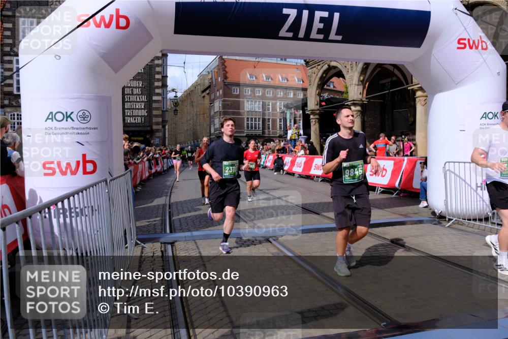 13.09.2026 - 21. swb-Marathon Bremen Tim E. http://msf.ph/oto/10390963 13.09.2026 13:35:51 Ziel 156, 607, 2041, 2090, 2318, 2356, 3055, 3087, 3226, 3621, 3704, 3780, 4326, 5308, 5661, 6315, 6418, 6465, 6466, 6644, 6649, 7285, 7377, 7597, 7675, 7700, 8401, 8530, 8816, 8915, 9784, 9845, 9862, 9887, 9892 meine-sportfotos.de