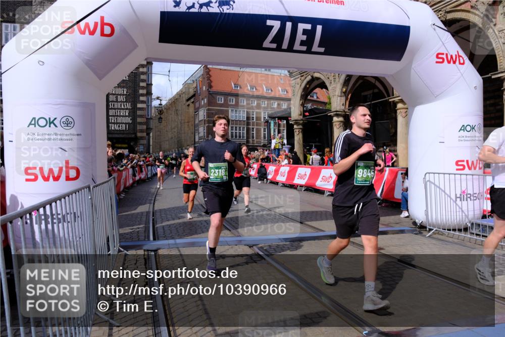 13.09.2026 - 21. swb-Marathon Bremen Tim E. http://msf.ph/oto/10390966 13.09.2026 13:35:51 Ziel 156, 607, 2041, 2090, 2318, 2356, 3055, 3087, 3226, 3621, 3704, 3780, 4326, 5308, 5661, 6315, 6418, 6465, 6466, 6644, 6649, 7285, 7377, 7597, 7675, 7700, 8401, 8530, 8816, 8915, 9784, 9845, 9862, 9887, 9892 meine-sportfotos.de