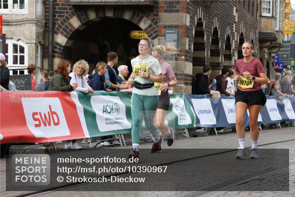 13.09.2026 - 21. swb-Marathon Bremen Strokosch-Dieckow http://msf.ph/oto/10390967 13.09.2026 11:14:49 Ziel 10303, 10395, 10396, 10722, 10784, 11041, 11140, 11173, 11363, 11408, 11703, 12100, 12112, 12431, 10271, 10325, 10605, 10752, 10776, 11085, 11645, 11673, 11810, 11974, 12110, 12191, 12333 meine-sportfotos.de