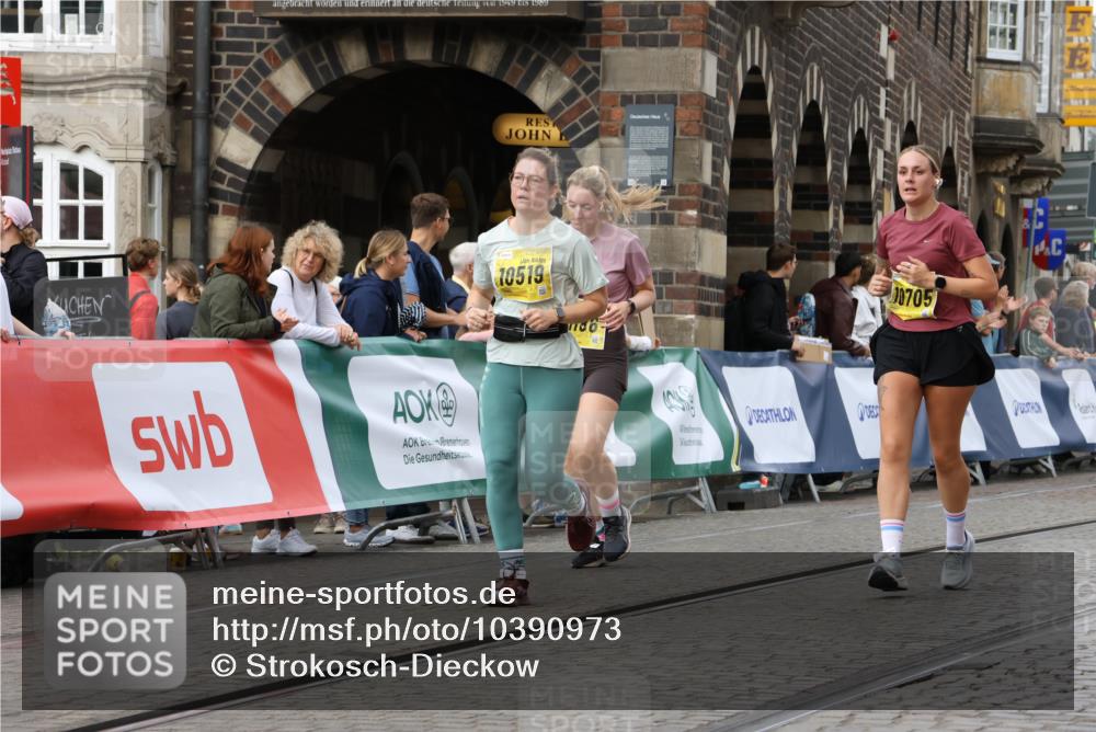 13.09.2026 - 21. swb-Marathon Bremen Strokosch-Dieckow http://msf.ph/oto/10390973 13.09.2026 11:14:50 Ziel 10303, 10395, 10396, 10722, 10784, 11041, 11140, 11173, 11363, 11408, 11703, 12100, 12112, 12431, 10271, 10325, 10605, 10752, 10776, 11085, 11645, 11673, 11694, 11810, 11974, 12110, 12333 meine-sportfotos.de