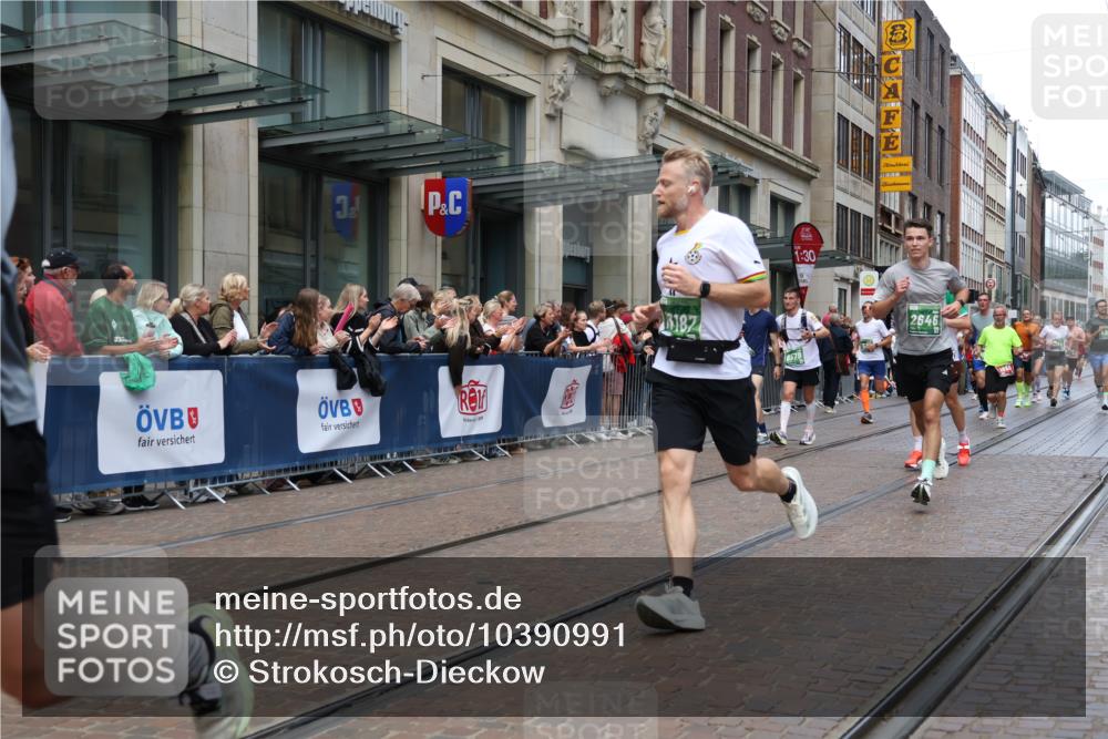 13.09.2026 - 21. swb-Marathon Bremen Strokosch-Dieckow http://msf.ph/oto/10390991 13.09.2026 13:04:38 Ziel 1336, 1712, 2646, 3196, 4729, 5674, 6708, 7538, 7814, 8054, 9306, 9495, 9689, 13187, 650, 744, 1223, 1224, 1860, 2207, 2956, 3284, 4239, 5283, 7871, 8701, 8936, 9070, 13034 meine-sportfotos.de
