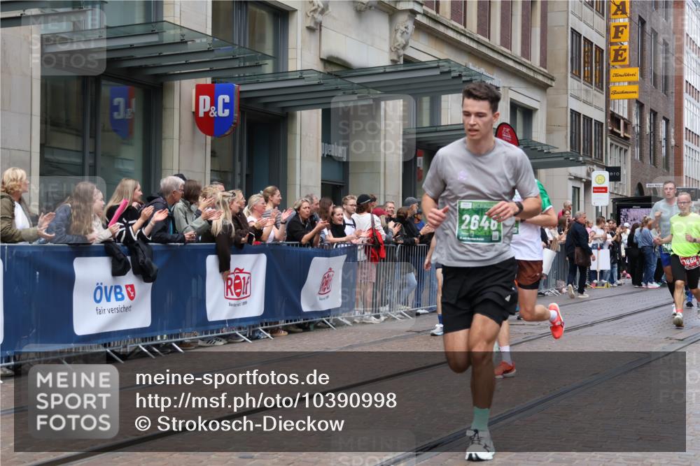 13.09.2026 - 21. swb-Marathon Bremen Strokosch-Dieckow http://msf.ph/oto/10390998 13.09.2026 13:04:38 Ziel 1336, 1712, 2646, 3196, 4729, 5674, 6708, 7538, 7814, 8054, 9306, 9495, 9689, 13187, 650, 744, 1223, 1224, 1860, 2207, 2956, 3284, 4239, 5283, 7871, 8701, 8936, 9070, 13034 meine-sportfotos.de