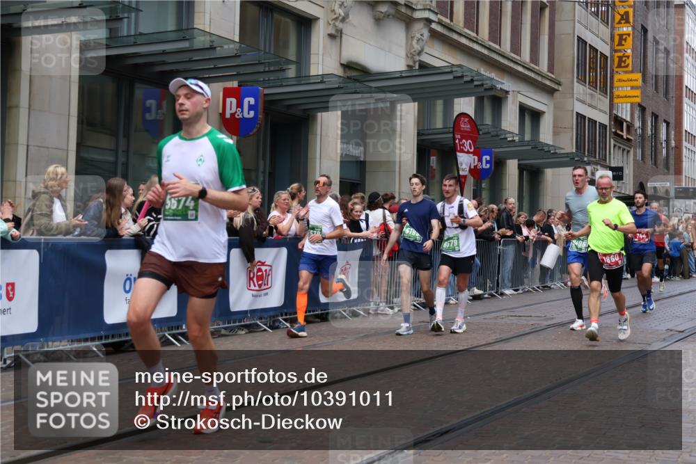 13.09.2026 - 21. swb-Marathon Bremen Strokosch-Dieckow http://msf.ph/oto/10391011 13.09.2026 13:04:40 Ziel 1336, 1712, 1822, 2297, 2646, 3196, 4729, 5674, 6708, 7538, 7814, 8054, 9306, 9495, 9689, 13187, 650, 744, 1223, 1224, 1860, 2207, 2956, 3284, 4239, 5283, 7871, 8701, 8936, 9070, 13034 meine-sportfotos.de
