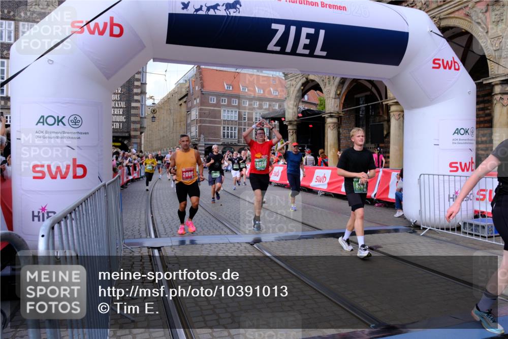 13.09.2026 - 21. swb-Marathon Bremen Tim E. http://msf.ph/oto/10391013 13.09.2026 13:36:14 Ziel 318, 563, 1867, 2565, 3026, 3056, 3454, 3485, 3489, 3857, 4016, 4048, 5026, 5071, 5157, 5276, 5381, 5584, 5816, 6159, 6724, 6874, 6982, 7036, 7043, 7235, 7256, 7385, 7691, 7804, 8145, 8227, 8335, 8705, 9243, 9912, 13121, 13179 meine-sportfotos.de
