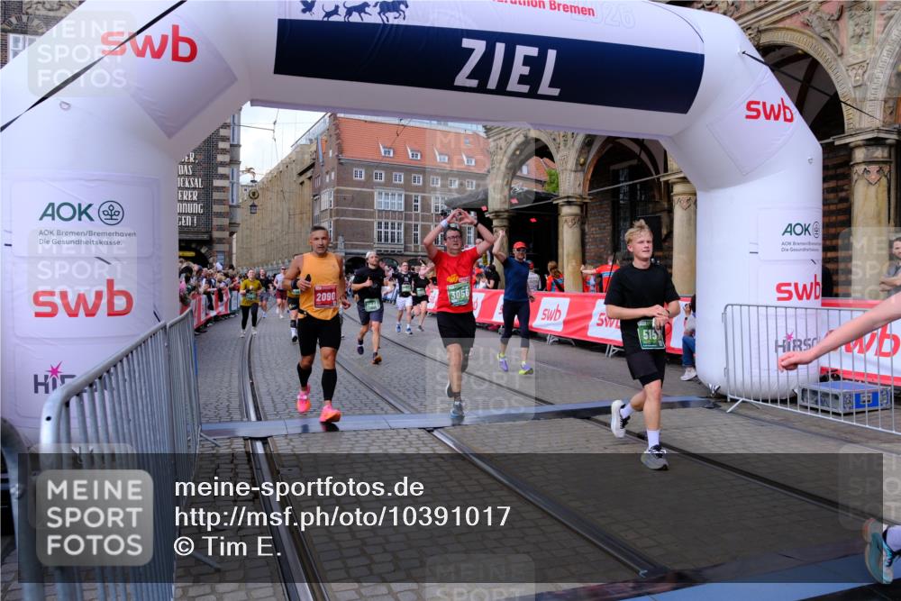 13.09.2026 - 21. swb-Marathon Bremen Tim E. http://msf.ph/oto/10391017 13.09.2026 13:36:14 Ziel 318, 563, 1867, 2565, 3026, 3056, 3454, 3485, 3489, 3857, 4016, 4048, 5026, 5071, 5157, 5276, 5381, 5584, 5816, 6159, 6724, 6874, 6982, 7036, 7043, 7235, 7256, 7385, 7691, 7804, 8145, 8227, 8335, 8705, 9243, 9912, 13121, 13179 meine-sportfotos.de