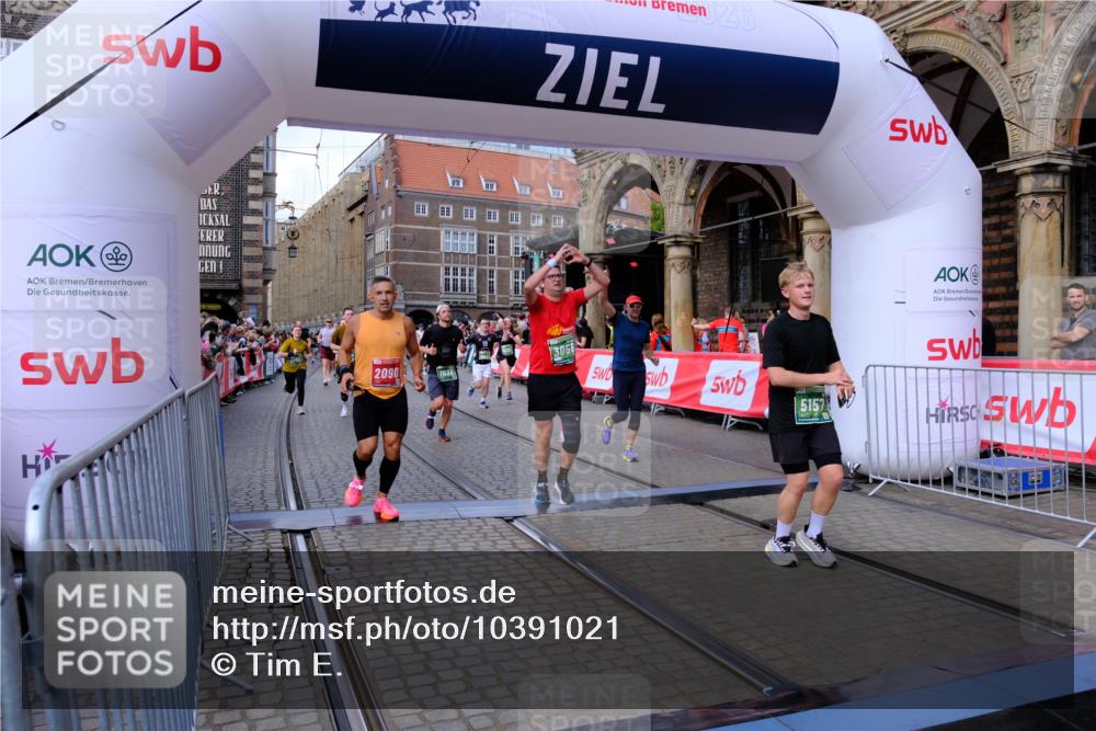 13.09.2026 - 21. swb-Marathon Bremen Tim E. http://msf.ph/oto/10391021 13.09.2026 13:36:15 Ziel 318, 563, 1867, 2565, 3026, 3056, 3454, 3485, 3489, 3857, 4016, 4048, 5026, 5071, 5157, 5276, 5381, 5816, 6159, 6724, 6874, 6982, 7036, 7043, 7235, 7256, 7385, 7691, 7804, 8145, 8227, 8275, 8335, 8705, 9243, 9912, 13179 meine-sportfotos.de