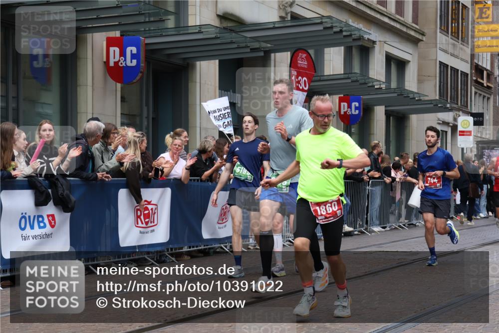 13.09.2026 - 21. swb-Marathon Bremen Strokosch-Dieckow http://msf.ph/oto/10391022 13.09.2026 13:04:41 Ziel 1336, 1712, 1822, 2297, 2646, 3196, 4729, 5674, 6708, 7538, 7814, 8054, 9306, 9495, 9689, 13187, 650, 744, 1223, 1224, 1860, 2207, 2956, 3284, 4239, 5283, 7871, 8701, 8936, 9070, 13034 meine-sportfotos.de