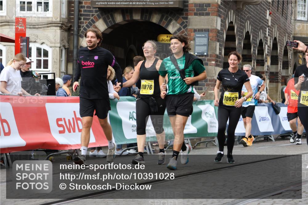 13.09.2026 - 21. swb-Marathon Bremen Strokosch-Dieckow http://msf.ph/oto/10391028 13.09.2026 11:14:57 Ziel 10303, 10519, 10705, 10722, 11041, 11097, 11098, 11140, 11186, 11408, 12112, 12431, 10325, 10605, 11694, 11810, 11990, 12110, 12333 meine-sportfotos.de