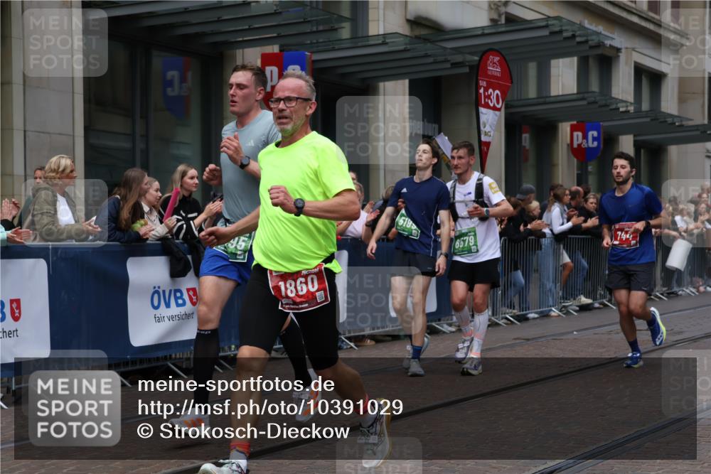 13.09.2026 - 21. swb-Marathon Bremen Strokosch-Dieckow http://msf.ph/oto/10391029 13.09.2026 13:04:41 Ziel 1336, 1712, 1822, 2297, 2646, 3196, 4729, 5674, 6708, 7538, 7814, 8054, 9306, 9495, 9689, 13187, 650, 744, 1223, 1224, 1860, 2207, 2956, 3284, 4239, 5283, 7871, 8701, 8936, 9070, 13034 meine-sportfotos.de