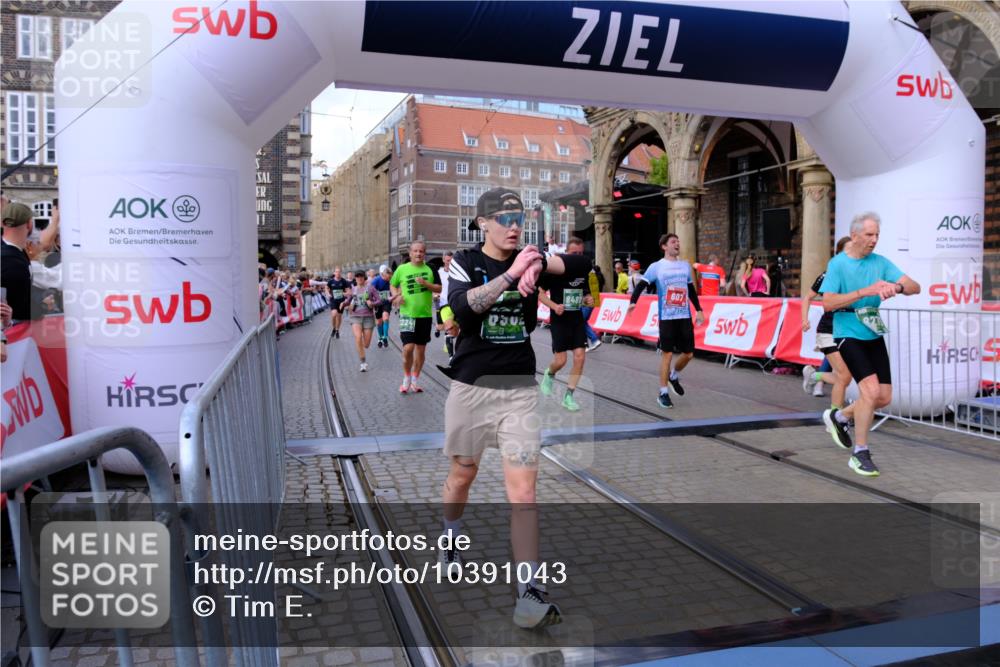 13.09.2026 - 21. swb-Marathon Bremen Tim E. http://msf.ph/oto/10391043 13.09.2026 13:36:29 Ziel 563, 1072, 1867, 2339, 2931, 2949, 3224, 3291, 3489, 3591, 4643, 4989, 5259, 5800, 6642, 6778, 6982, 7043, 7256, 7379, 7865, 8227, 8275, 8488, 8511, 8731, 8941, 9026, 9076, 9226, 9497, 9564, 13038, 13238 meine-sportfotos.de