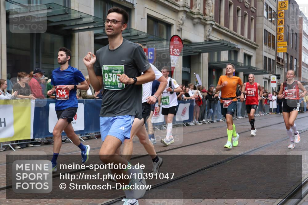 13.09.2026 - 21. swb-Marathon Bremen Strokosch-Dieckow http://msf.ph/oto/10391047 13.09.2026 13:04:43 Ziel 1336, 1822, 2297, 2646, 3196, 4729, 5674, 6708, 7102, 7538, 7814, 8054, 9306, 9495, 9689, 13187, 744, 1223, 1224, 1712, 1860, 2207, 2956, 5283, 7871, 8701, 8936, 9070, 13034 meine-sportfotos.de