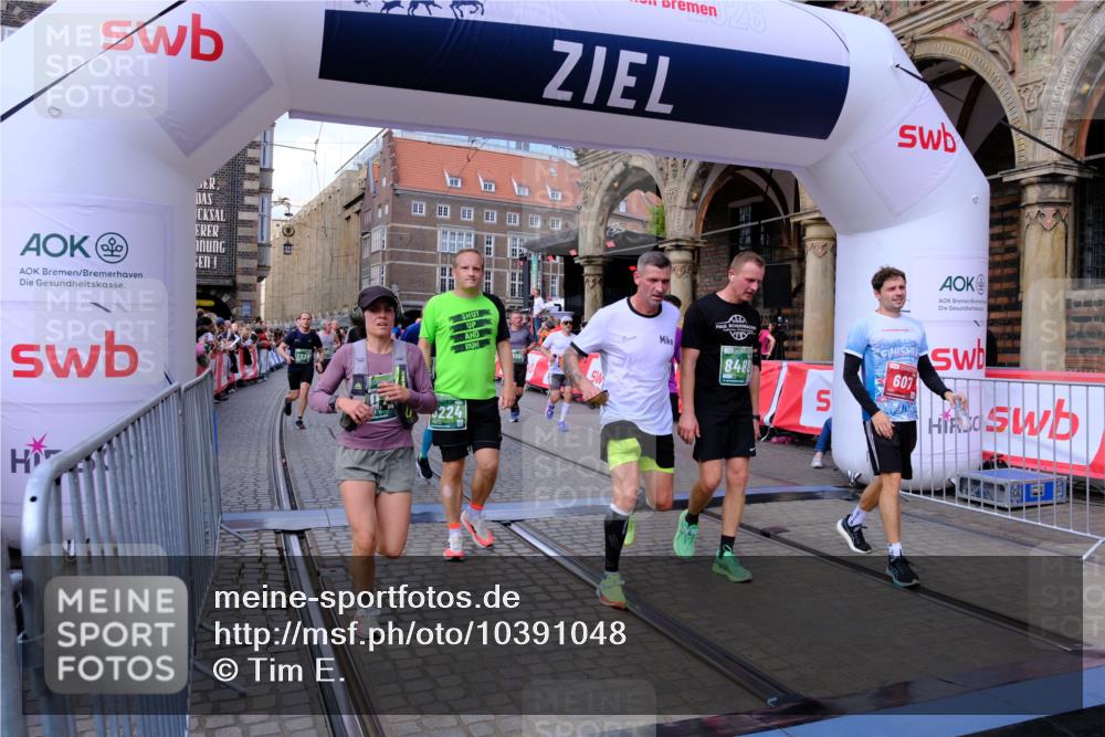 13.09.2026 - 21. swb-Marathon Bremen Tim E. http://msf.ph/oto/10391048 13.09.2026 13:36:31 Ziel 563, 1072, 1867, 2339, 2931, 2949, 3224, 3291, 3489, 3591, 4049, 4643, 4989, 5259, 5800, 6642, 6778, 6982, 7256, 7379, 7865, 8275, 8488, 8511, 8731, 8941, 9026, 9076, 9226, 9427, 9497, 9564, 13038, 13238 meine-sportfotos.de