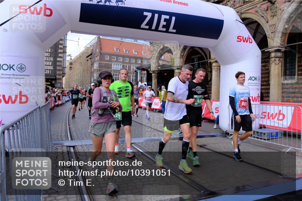 13.09.2026 - 21. swb-Marathon Bremen Tim E. http://msf.ph/oto/10391051 13.09.2026 13:36:31 Ziel 563, 1072, 1867, 2339, 2931, 2949, 3224, 3291, 3489, 3591, 4049, 4643, 4989, 5259, 5800, 6642, 6778, 6982, 7256, 7379, 7865, 8275, 8488, 8511, 8731, 8941, 9026, 9076, 9226, 9427, 9497, 9564, 13038, 13238 meine-sportfotos.de
