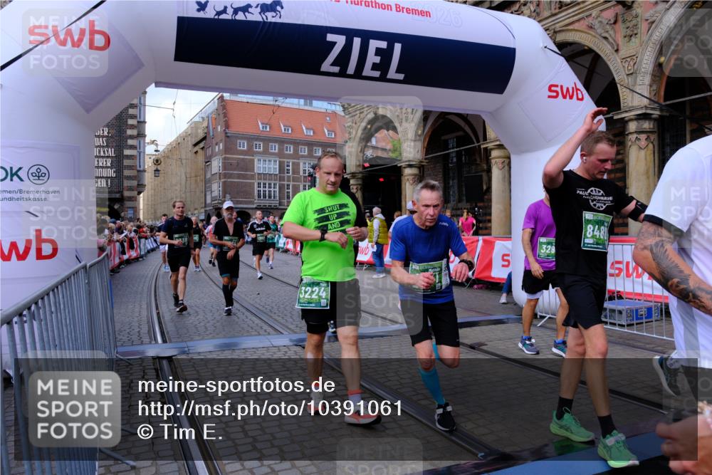 13.09.2026 - 21. swb-Marathon Bremen Tim E. http://msf.ph/oto/10391061 13.09.2026 13:36:32 Ziel 563, 1072, 1867, 2339, 2931, 2949, 3224, 3291, 3410, 3489, 3591, 4049, 4643, 4989, 5259, 5800, 6642, 6778, 6982, 7256, 7379, 7865, 8275, 8488, 8511, 8731, 8941, 9026, 9076, 9226, 9427, 9497, 9564, 13038, 13238 meine-sportfotos.de