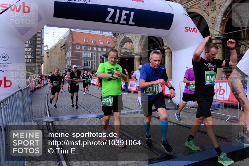 13.09.2026 - 21. swb-Marathon Bremen Tim E. http://msf.ph/oto/10391064 13.09.2026 13:36:32 Ziel 563, 1072, 1867, 2339, 2931, 2949, 3224, 3291, 3410, 3489, 3591, 4049, 4643, 4989, 5259, 5800, 6642, 6778, 6982, 7256, 7379, 7865, 8275, 8488, 8511, 8731, 8941, 9026, 9076, 9226, 9427, 9497, 9564, 13038, 13238 meine-sportfotos.de