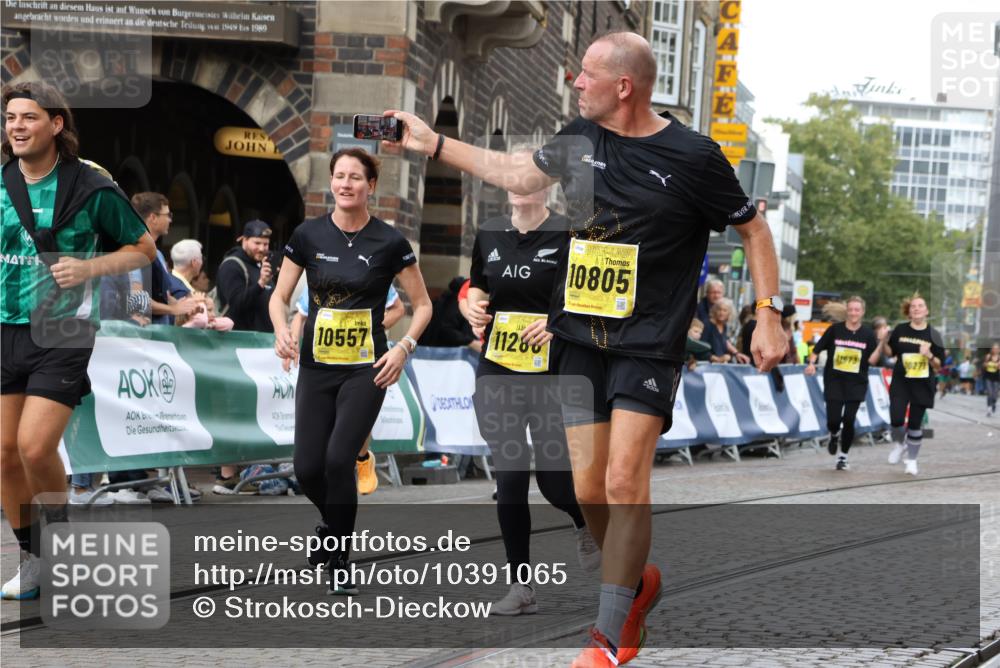 13.09.2026 - 21. swb-Marathon Bremen Strokosch-Dieckow http://msf.ph/oto/10391065 13.09.2026 11:14:58 Ziel 10519, 10705, 10722, 11097, 11098, 11186, 11408, 12112, 12431, 10325, 11694, 11810, 11990, 12110, 12333 meine-sportfotos.de