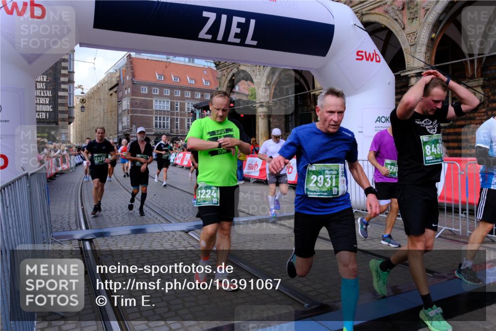 13.09.2026 - 21. swb-Marathon Bremen Tim E. http://msf.ph/oto/10391067 13.09.2026 13:36:33 Ziel 563, 1072, 2339, 2692, 2931, 2949, 3224, 3291, 3410, 3489, 3591, 4049, 4643, 4989, 5259, 5800, 6642, 6778, 6982, 7256, 7379, 7865, 8275, 8488, 8511, 8731, 8941, 9026, 9076, 9226, 9427, 9497, 9564, 13038, 13238 meine-sportfotos.de