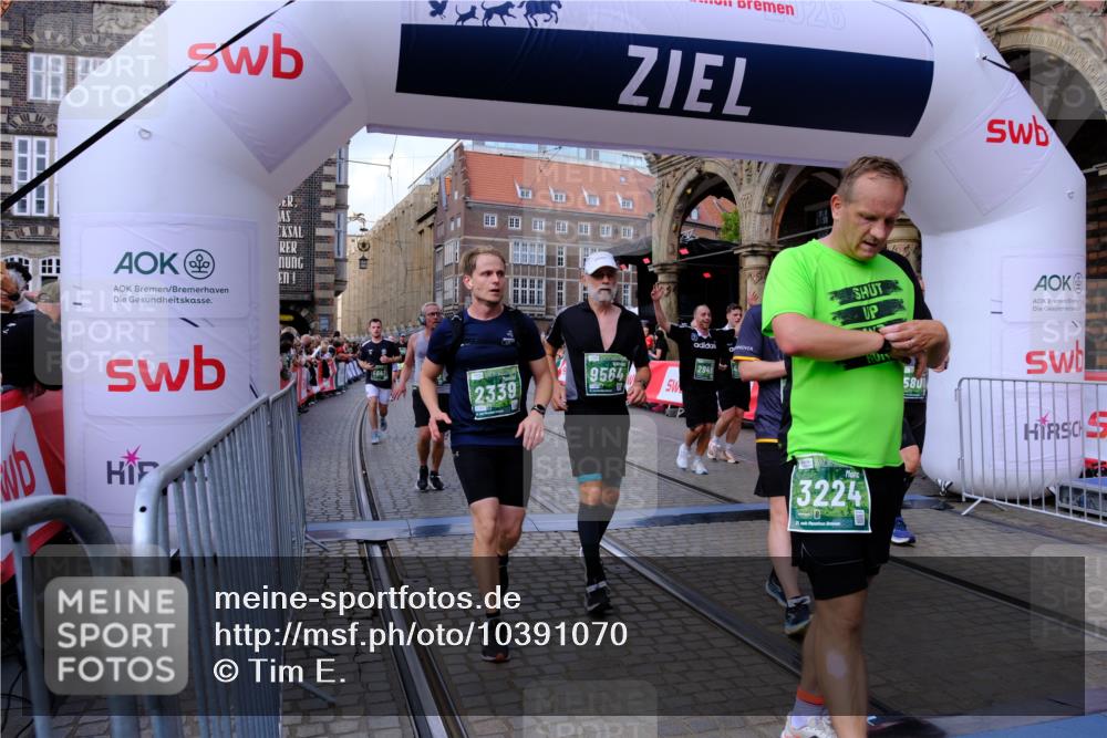 13.09.2026 - 21. swb-Marathon Bremen Tim E. http://msf.ph/oto/10391070 13.09.2026 13:36:34 Ziel 1072, 2339, 2692, 2700, 2931, 2949, 3224, 3291, 3410, 3591, 4049, 4643, 4989, 5259, 5800, 6642, 6778, 6982, 7379, 7865, 8275, 8488, 8511, 8731, 8941, 9026, 9076, 9226, 9427, 9497, 9564, 13038, 13238 meine-sportfotos.de
