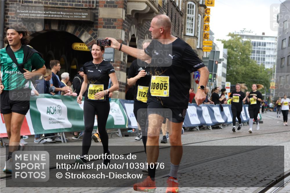 13.09.2026 - 21. swb-Marathon Bremen Strokosch-Dieckow http://msf.ph/oto/10391076 13.09.2026 11:14:59 Ziel 10519, 10705, 10722, 10805, 11097, 11098, 11186, 11408, 12112, 10325, 11694, 11810, 11990, 12110, 12333 meine-sportfotos.de