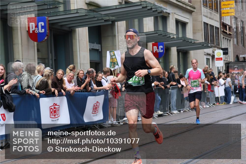 13.09.2026 - 21. swb-Marathon Bremen Strokosch-Dieckow http://msf.ph/oto/10391077 13.09.2026 13:04:51 Ziel 1336, 1822, 2297, 3196, 4025, 4729, 6708, 7102, 9273, 1223, 1224, 1712, 2207, 2646, 2956, 5283, 5674, 6708, 7538, 7814, 8054, 8701, 8936, 9070, 9306, 9495, 9689, 13034, 13187 meine-sportfotos.de