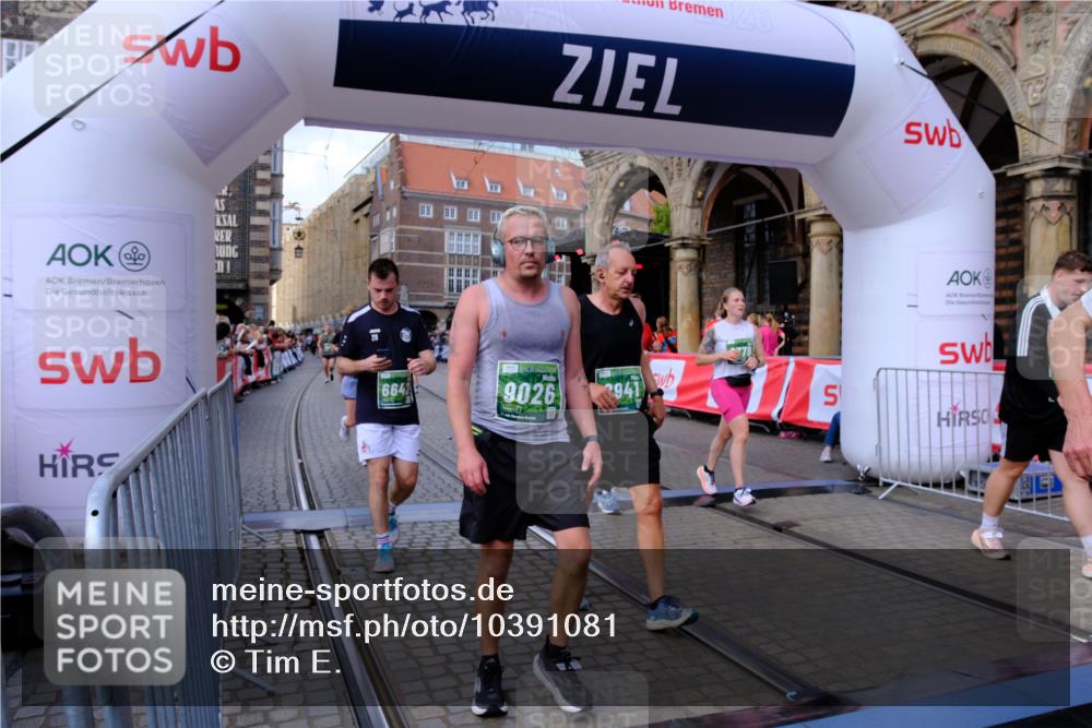13.09.2026 - 21. swb-Marathon Bremen Tim E. http://msf.ph/oto/10391081 13.09.2026 13:36:38 Ziel 372, 900, 1072, 1738, 1880, 2339, 2692, 2700, 2931, 2949, 3291, 3410, 3591, 4049, 4643, 4989, 5800, 6642, 6778, 7379, 7865, 8511, 8525, 8731, 8905, 8941, 9026, 9226, 9427, 9564, 9899, 13038, 13238 meine-sportfotos.de