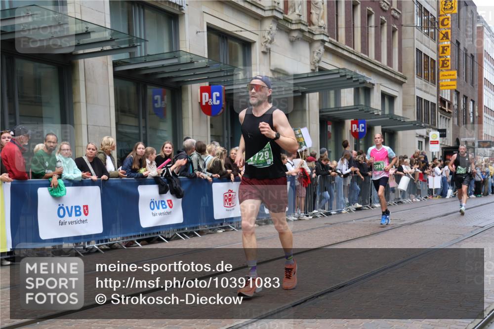 13.09.2026 - 21. swb-Marathon Bremen Strokosch-Dieckow http://msf.ph/oto/10391083 13.09.2026 13:04:52 Ziel 1336, 1822, 2297, 3196, 3365, 4025, 4729, 7102, 9273, 1223, 1224, 1712, 2207, 2646, 2956, 5283, 5674, 6708, 7538, 7814, 8054, 8701, 8936, 9070, 9306, 9495, 9689, 13034, 13187 meine-sportfotos.de