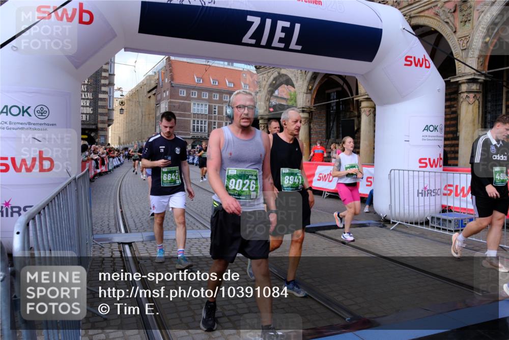 13.09.2026 - 21. swb-Marathon Bremen Tim E. http://msf.ph/oto/10391084 13.09.2026 13:36:38 Ziel 372, 900, 1072, 1738, 1880, 2339, 2692, 2700, 2931, 2949, 3291, 3410, 3591, 4049, 4643, 4989, 5800, 6642, 6778, 7379, 7865, 8511, 8525, 8731, 8905, 8941, 9026, 9226, 9427, 9564, 9899, 13038, 13238 meine-sportfotos.de