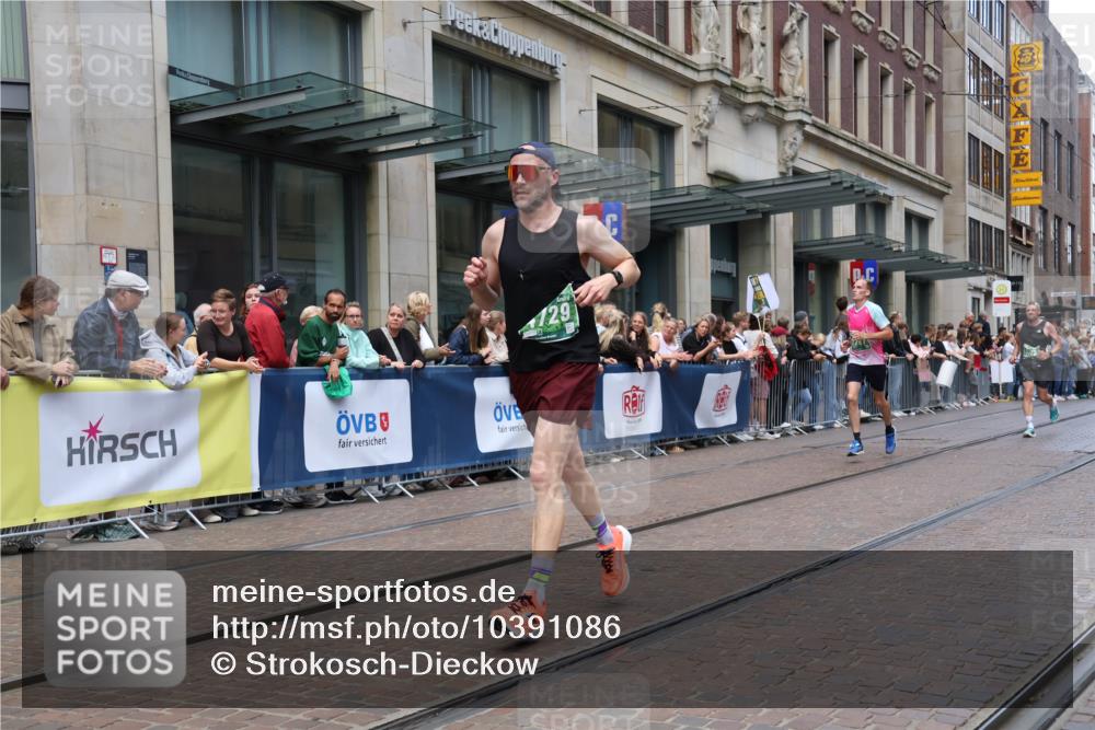 13.09.2026 - 21. swb-Marathon Bremen Strokosch-Dieckow http://msf.ph/oto/10391086 13.09.2026 13:04:52 Ziel 1336, 1822, 2297, 3196, 3365, 4025, 4729, 7102, 9273, 1223, 1224, 1712, 2207, 2646, 2956, 5283, 5674, 6708, 7538, 7814, 8054, 8701, 8936, 9070, 9306, 9495, 9689, 13034, 13187 meine-sportfotos.de