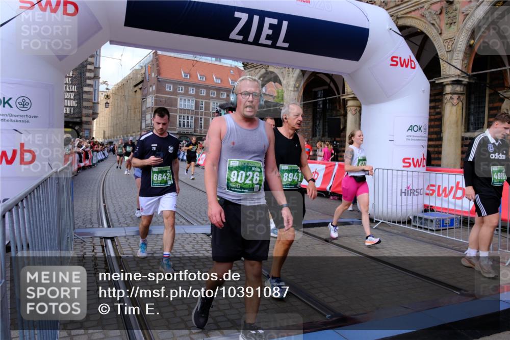 13.09.2026 - 21. swb-Marathon Bremen Tim E. http://msf.ph/oto/10391087 13.09.2026 13:36:38 Ziel 372, 900, 1072, 1738, 1880, 2339, 2692, 2700, 2931, 2949, 3291, 3410, 3591, 4049, 4643, 4989, 5800, 6642, 6778, 7379, 7865, 8511, 8525, 8731, 8905, 8941, 9026, 9226, 9427, 9564, 9899, 13038, 13238 meine-sportfotos.de