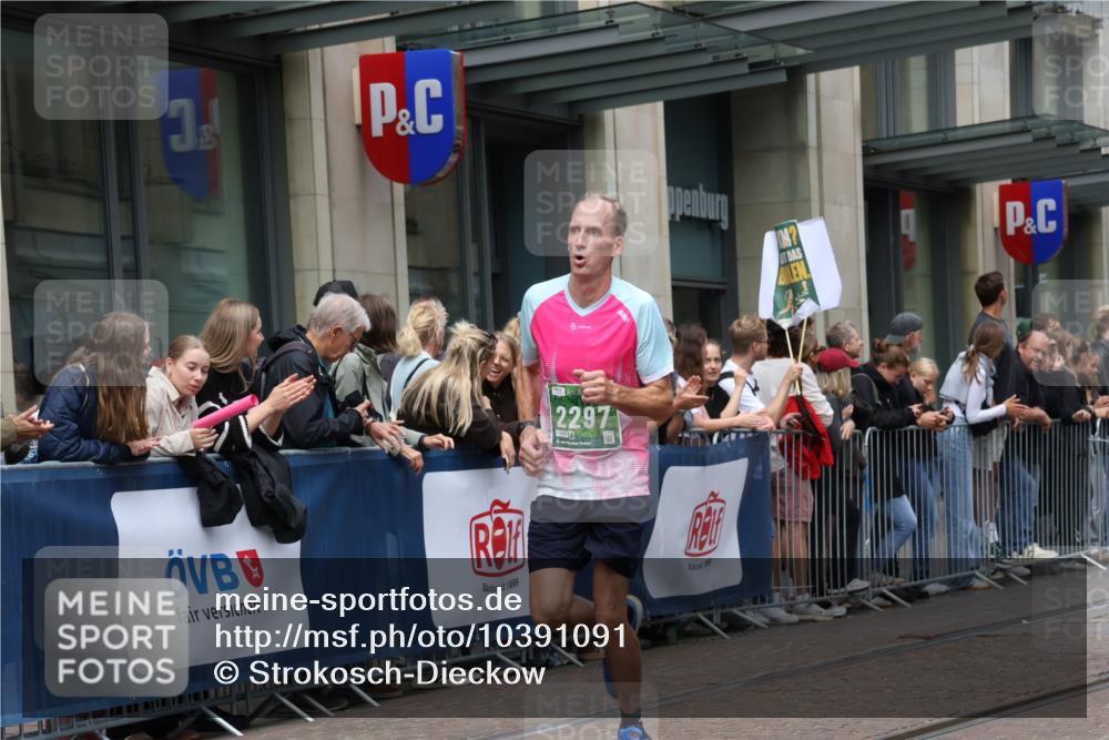 13.09.2026 - 21. swb-Marathon Bremen Strokosch-Dieckow http://msf.ph/oto/10391091 13.09.2026 13:04:54 Ziel 439, 1336, 1822, 2297, 3196, 3365, 4025, 4729, 7102, 9273, 1224, 1712, 2207, 2646, 2956, 5283, 5674, 6708, 7538, 7814, 8054, 8701, 9070, 9306, 9495, 9689, 13034, 13187 meine-sportfotos.de