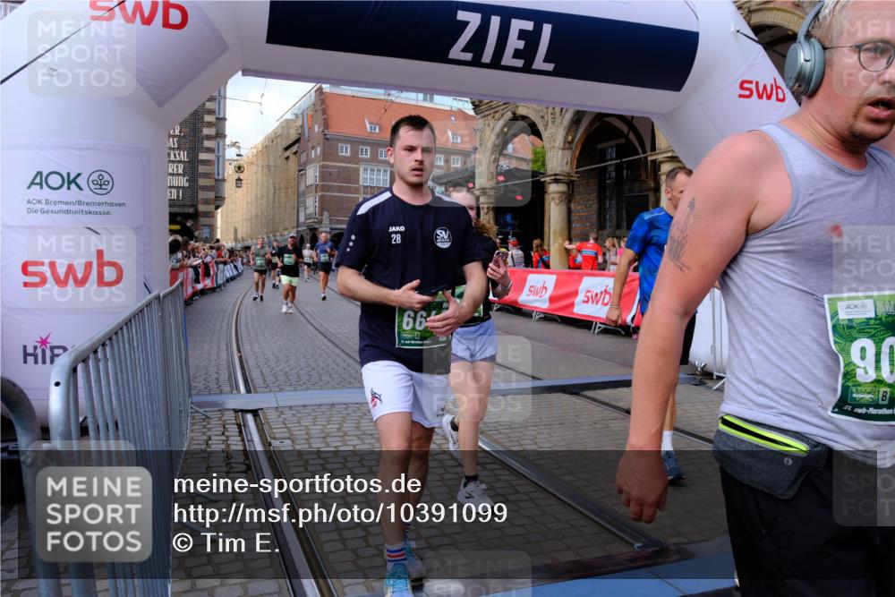 13.09.2026 - 21. swb-Marathon Bremen Tim E. http://msf.ph/oto/10391099 13.09.2026 13:36:40 Ziel 372, 900, 1738, 1880, 2339, 2467, 2692, 2700, 2949, 3067, 3410, 3591, 4049, 4643, 4989, 5781, 5800, 6527, 6642, 6778, 7249, 7379, 7808, 7865, 8511, 8525, 8731, 8905, 8941, 9026, 9427, 9564, 9899, 13038, 13238 meine-sportfotos.de