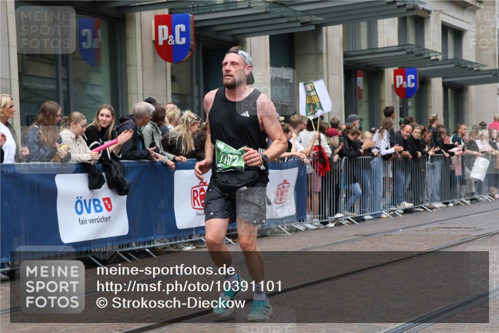 13.09.2026 - 21. swb-Marathon Bremen Strokosch-Dieckow http://msf.ph/oto/10391101 13.09.2026 13:04:55 Ziel 439, 1336, 1822, 2297, 3196, 3365, 4025, 4729, 5092, 7102, 9273, 1712, 2646, 2956, 5283, 5674, 6708, 7538, 7814, 8054, 8701, 9070, 9306, 9495, 9689, 13187 meine-sportfotos.de