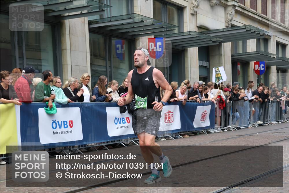 13.09.2026 - 21. swb-Marathon Bremen Strokosch-Dieckow http://msf.ph/oto/10391104 13.09.2026 13:04:56 Ziel 439, 1336, 1822, 2297, 3196, 3365, 4025, 4729, 5092, 7102, 9273, 1712, 2646, 2956, 5283, 5674, 6708, 7538, 7814, 8054, 8701, 9070, 9306, 9495, 9689, 13187 meine-sportfotos.de