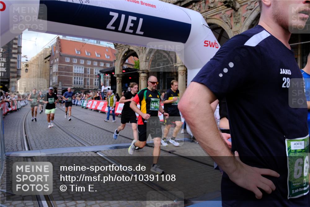 13.09.2026 - 21. swb-Marathon Bremen Tim E. http://msf.ph/oto/10391108 13.09.2026 13:36:41 Ziel 372, 900, 1738, 1880, 2467, 2692, 2700, 2731, 2823, 2949, 3067, 3410, 3591, 4049, 4182, 4216, 4643, 4989, 5781, 5800, 6527, 6642, 6778, 7249, 7344, 7379, 7808, 7865, 8511, 8525, 8731, 8905, 8941, 9026, 9427, 9899, 13038 meine-sportfotos.de