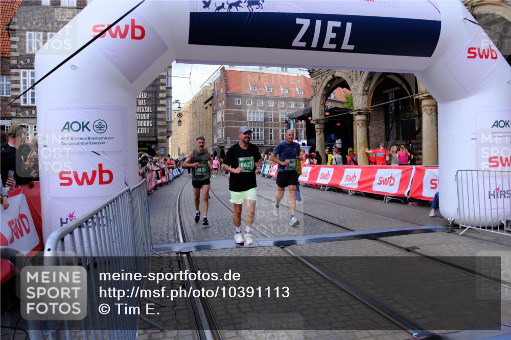 13.09.2026 - 21. swb-Marathon Bremen Tim E. http://msf.ph/oto/10391113 13.09.2026 13:36:44 Ziel 164, 372, 900, 1738, 1880, 2467, 2673, 2692, 2700, 2731, 2823, 3067, 3410, 3585, 3591, 4006, 4049, 4182, 4216, 4643, 5781, 6516, 6527, 6568, 6642, 6778, 7249, 7344, 7808, 7865, 8525, 8731, 8790, 8905, 9427, 9899, 10068, 10070, 13038 meine-sportfotos.de