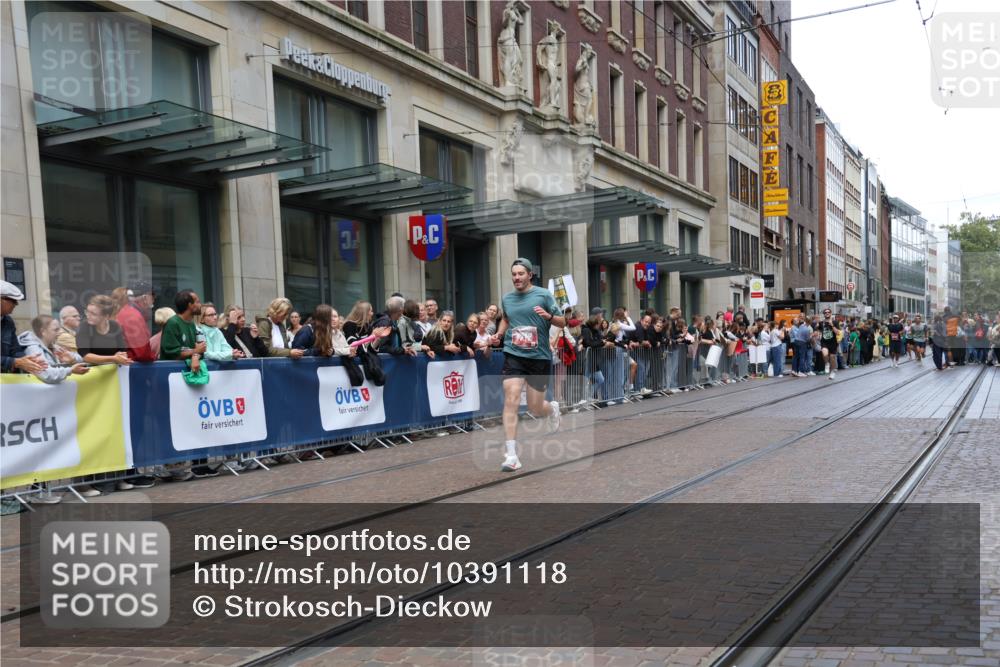13.09.2026 - 21. swb-Marathon Bremen Strokosch-Dieckow http://msf.ph/oto/10391118 13.09.2026 13:04:59 Ziel 439, 1336, 1822, 2297, 3196, 3365, 4025, 4729, 5092, 7102, 9273, 1336, 1712, 2646, 5283, 5674, 6708, 7538, 7814, 8054, 8701, 9070, 9306, 9495, 9689, 13187 meine-sportfotos.de