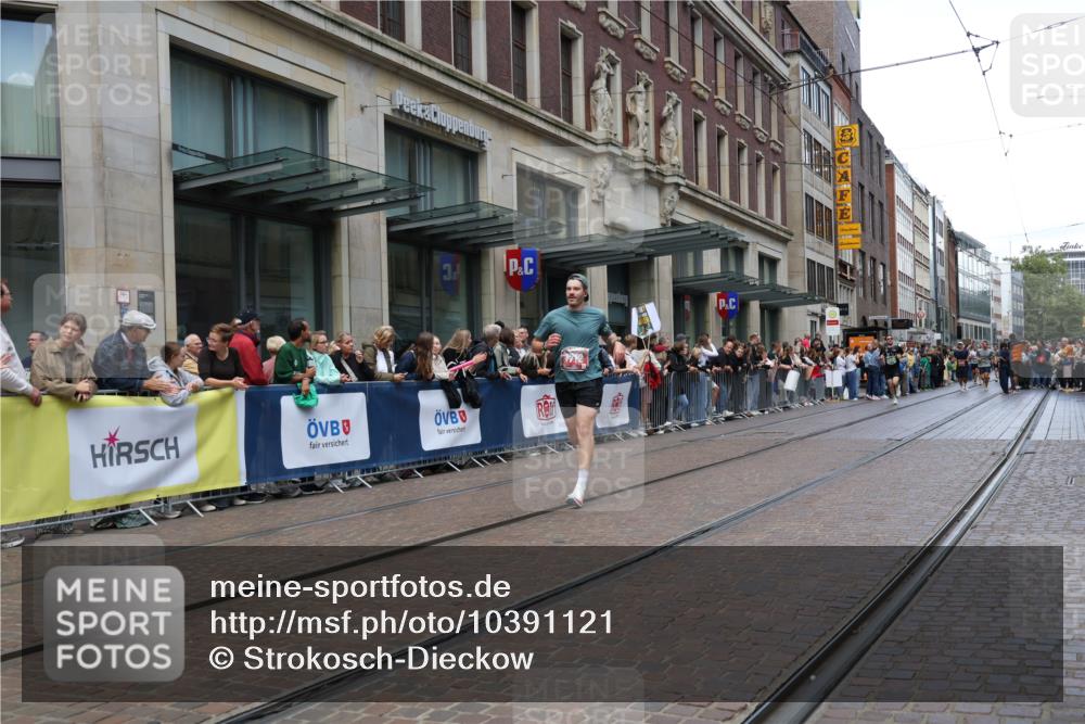13.09.2026 - 21. swb-Marathon Bremen Strokosch-Dieckow http://msf.ph/oto/10391121 13.09.2026 13:05:00 Ziel 439, 1822, 2297, 3196, 3365, 4025, 4729, 5092, 7102, 7141, 9273, 1336, 1712, 2646, 3196, 5283, 5674, 6708, 7538, 7814, 8054, 8701, 9070, 9306, 9495, 9689, 13187 meine-sportfotos.de